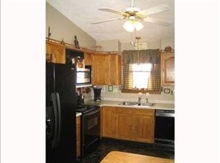 90 Washington Ave, Hickory, PA 15340