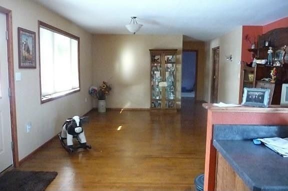 3rd image of 1143 W Old Highway 10