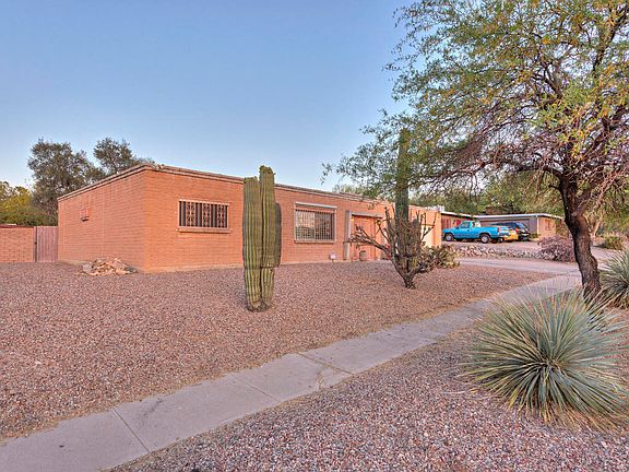 3rd image of 702 N La Cholla Blvd