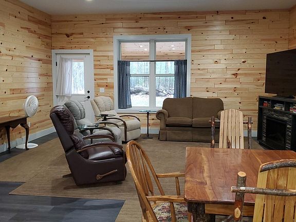 3rd image of 661 Forest Rd