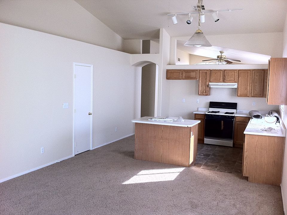 2nd image of 880 Cozy Valley St