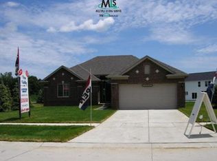 56956 Holiday Pne, Update, MI 48042