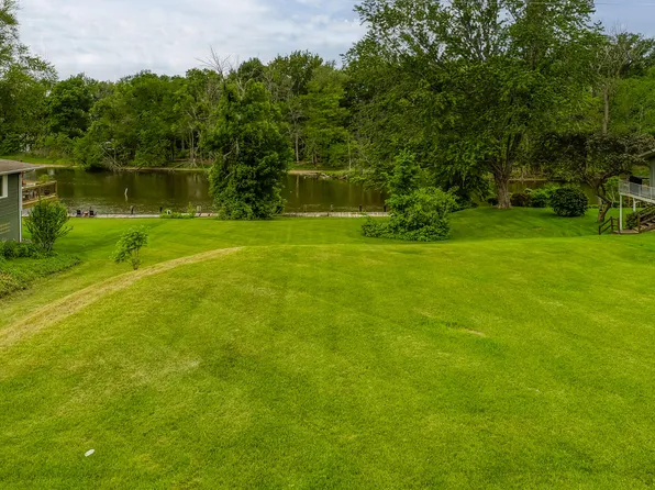 2320 Riverbend Dr, Benton Harbor, MI 49022