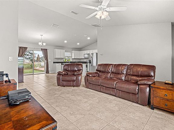 4th image of 24 Dogwood Dr