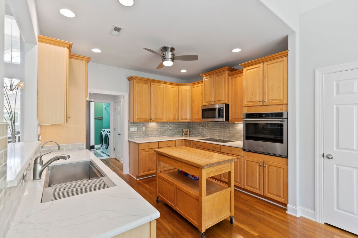 next background image