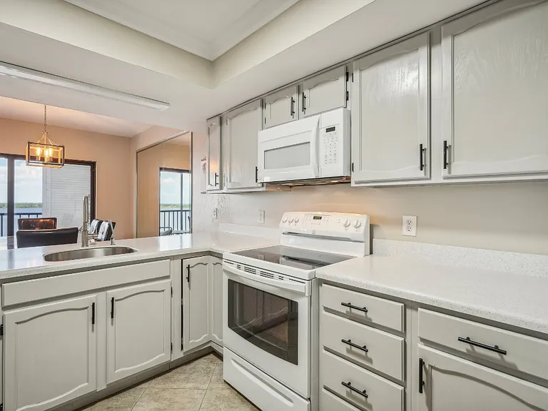 1901 Clifford St #1201 — Photo 11