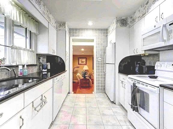 3rd image of 266 Walnut St