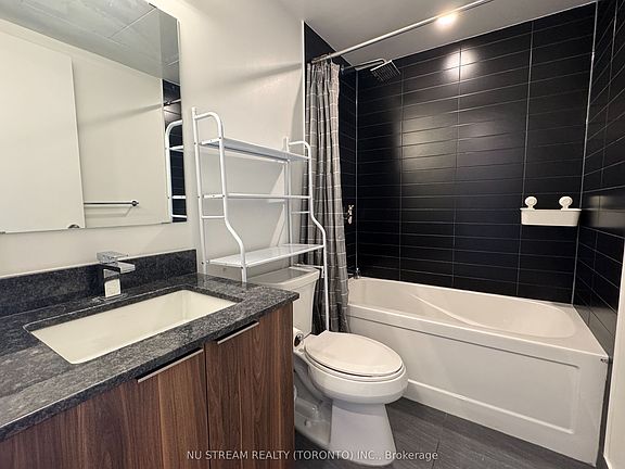 4th image of 501 Yonge St #1710