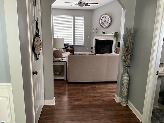 3rd image of 314 Oakboro Ln