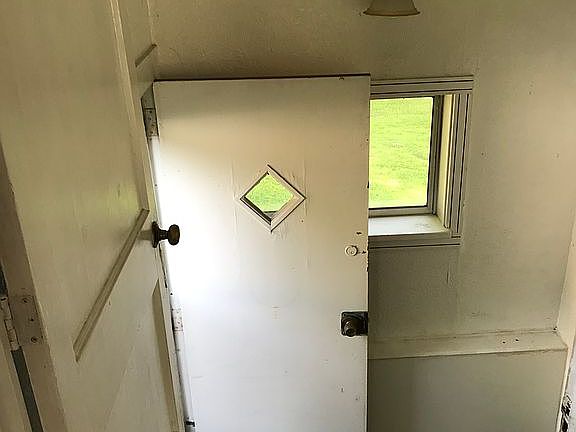 3rd image of 29019 Elm St