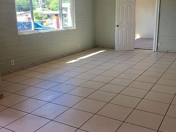 4th image of 4833 S Mountain Ave