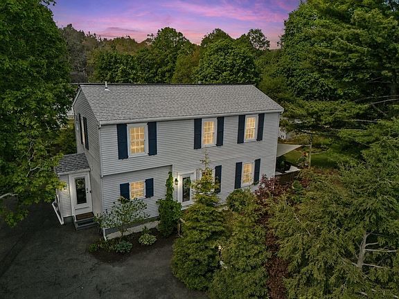 4th image of 1814 Main St