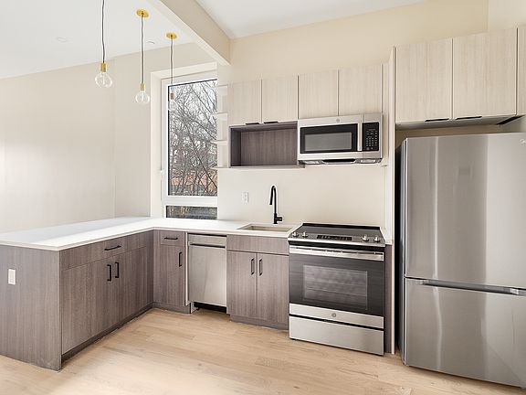 3rd image of 320 Eckford St APT 1R