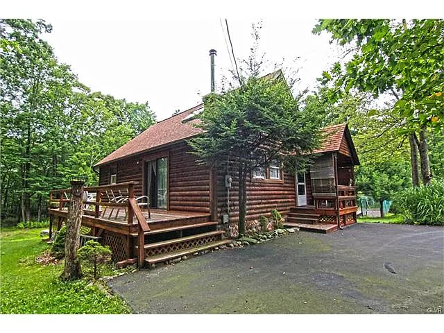 133 Maple Rd photo 1