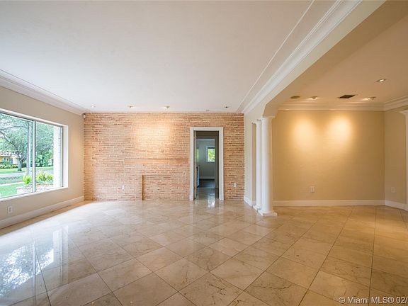 4th image of 819 Sistina Ave