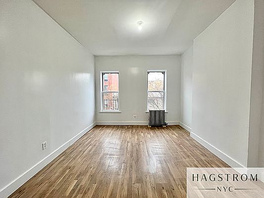 3rd image of 423 Throop Ave #1L