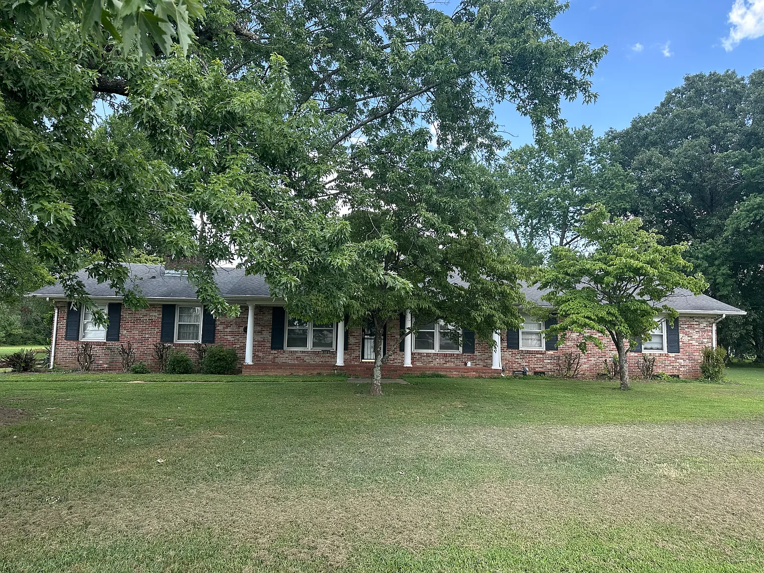 3 bed, 3247 sqft, $2,300 — Photo 2