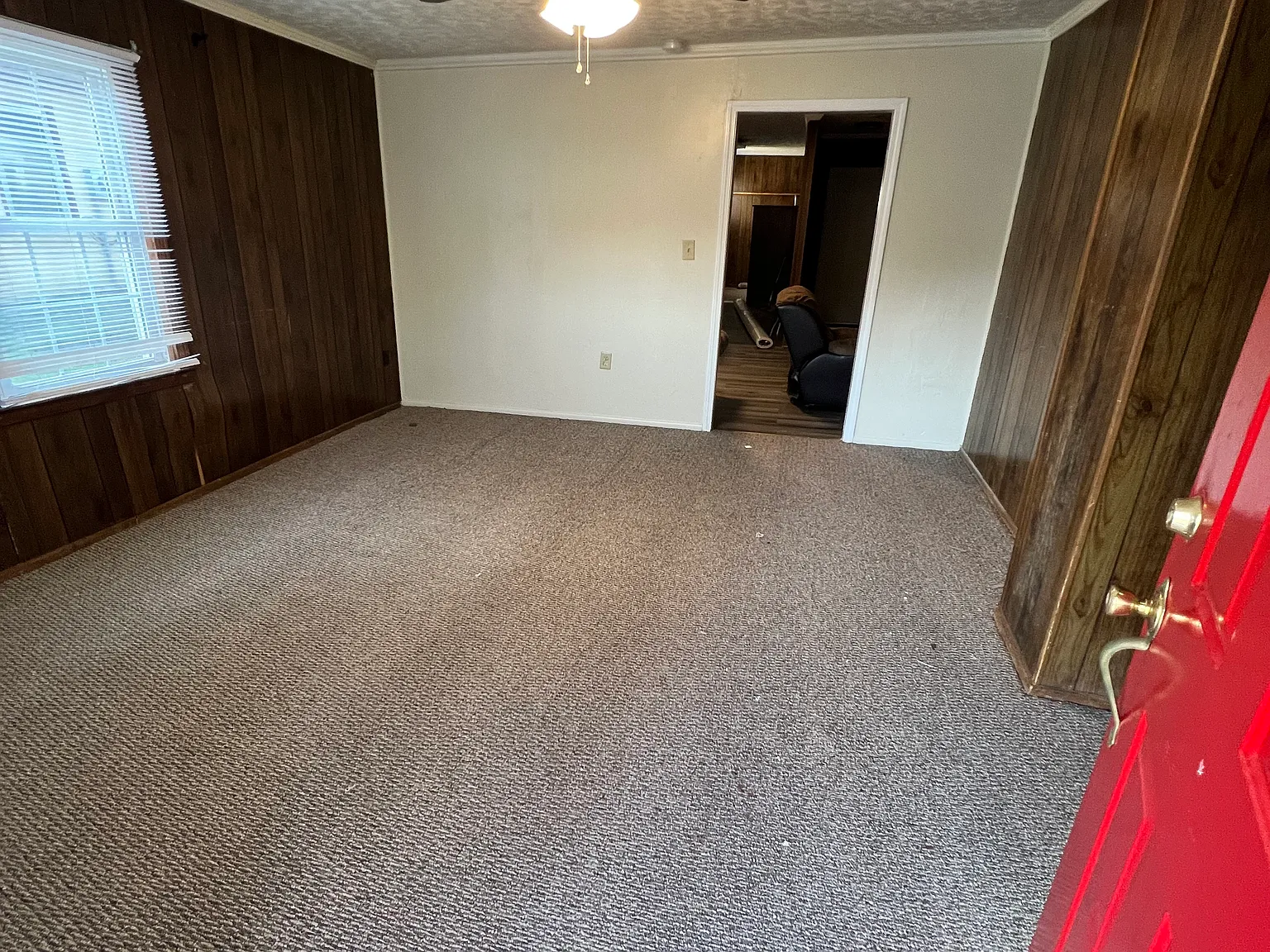 3 bed, 1000 sqft, $1,300 — Photo 3