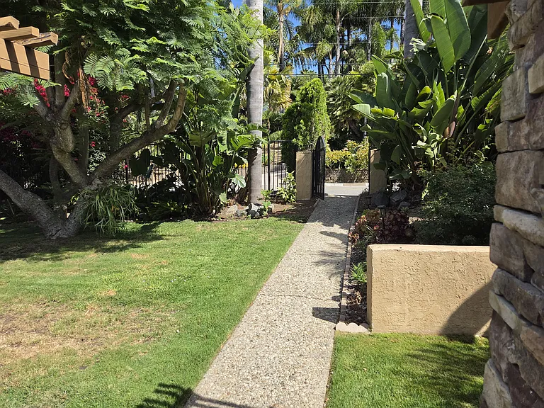 1037 Alta Vista Dr — Photo 74