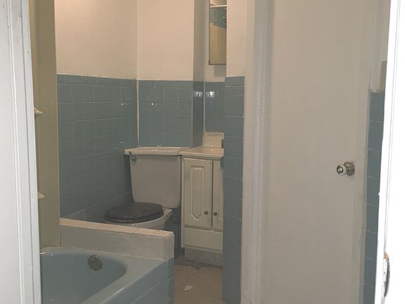 2nd image of 471 Tompkins Ave APT 3