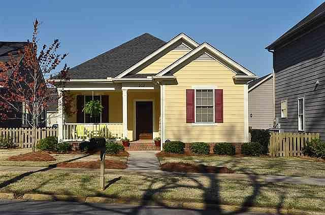 3/2 single level patio home two blocks from Main Street in the historic Westend.