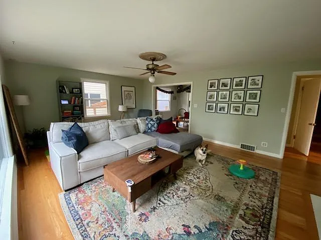 3 bed, 1.5 bath, 1800 sqft, $2,800 — Photo 3