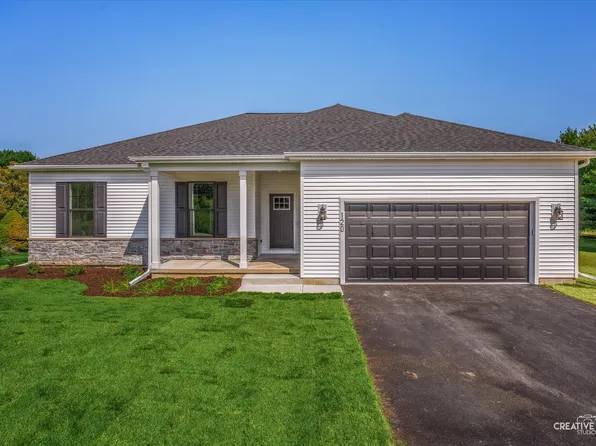 120 Boeing Trl, Poplar Grove, IL 61065