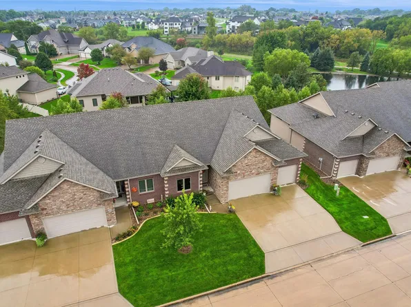16544 Valleyview Ln, Clive, IA 50325