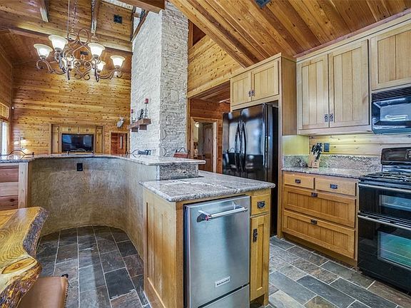 4th image of 560 Whispering Pine Trl S