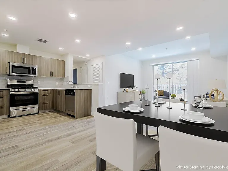 4725 Radford Ave #202 — Photo 25