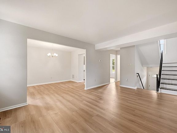 5th image of 1003 Salisbury Ct