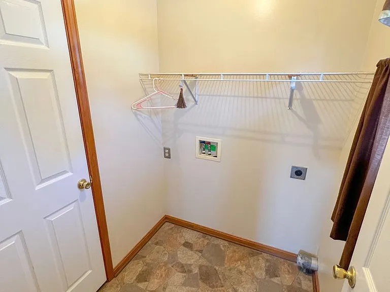 681 Maple Ave — Photo 44