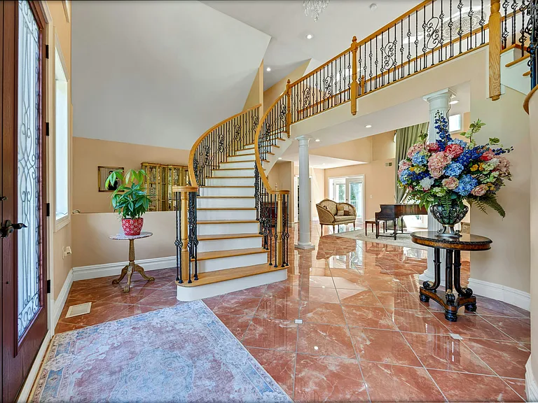 252 Mabel Pl — Photo 8
