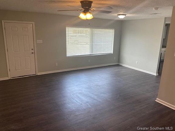 4th image of 212 Oakwood Dr