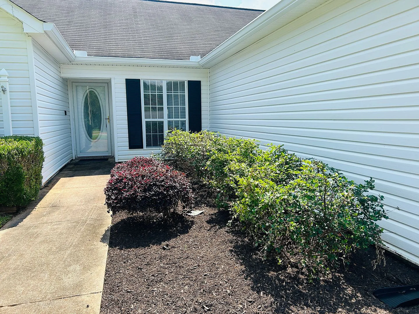 Welcome Home! Adorable 3 bedroom 2 full bathroom home in Newnan! Must see! — Photo 4