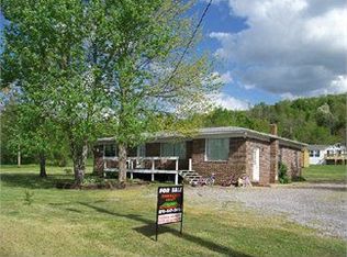 902 Elm St, Leslie, AR 72645