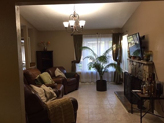 3rd image of 2633 Millcreek Dr