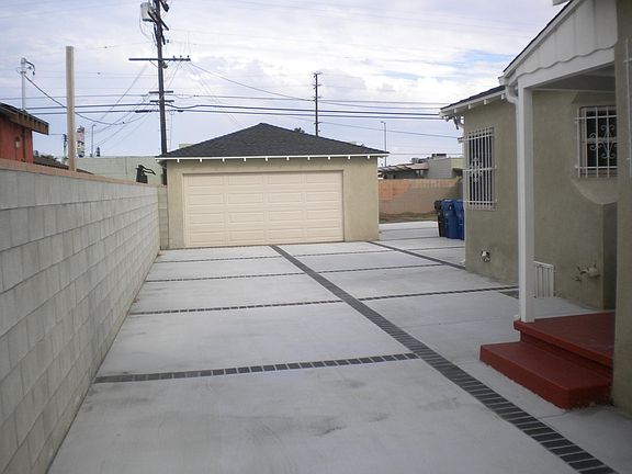 2nd image of 10404 S Manhattan Pl