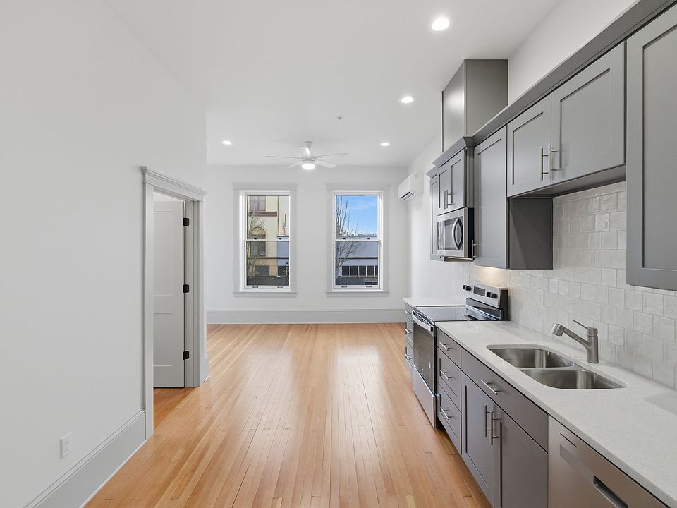 1st image of 455 Court St NE #204