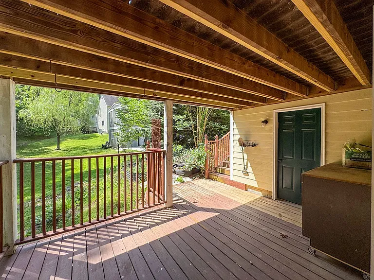 202 Blackthorn Ln — Photo 27