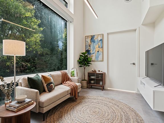 3rd image of 736 Bellevue Pl E #513