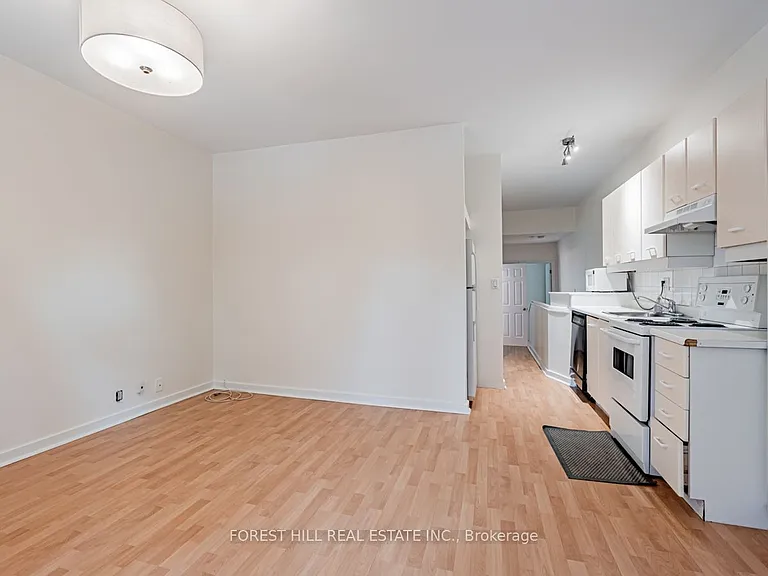70 Macpherson Ave #UPPER — Photo 7