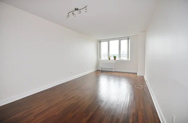 Rented by BLU Real Estate | media 28