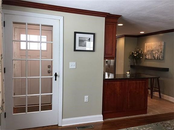 3rd image of 389 Parkway Dr