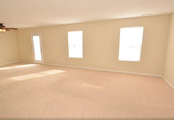 3rd image of 769 Daybreak Dr