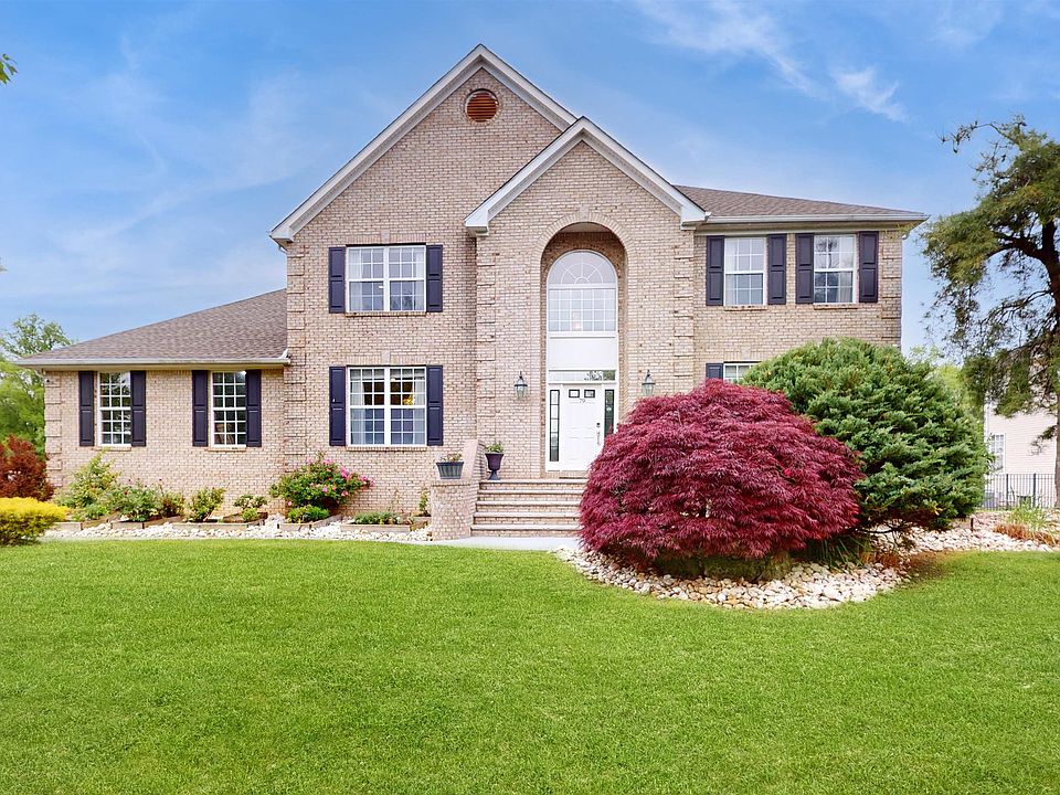 1st image of 79 Stevenson Dr