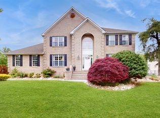 79 Stevenson Dr, Marlboro, NJ 07746