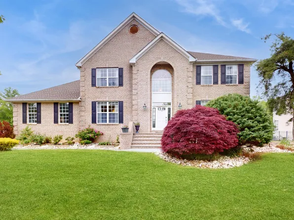 79 Stevenson Dr, Marlboro, NJ 07746