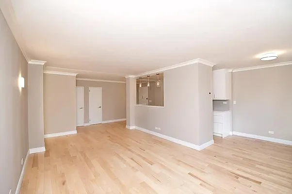 Sold by R New York | media 22