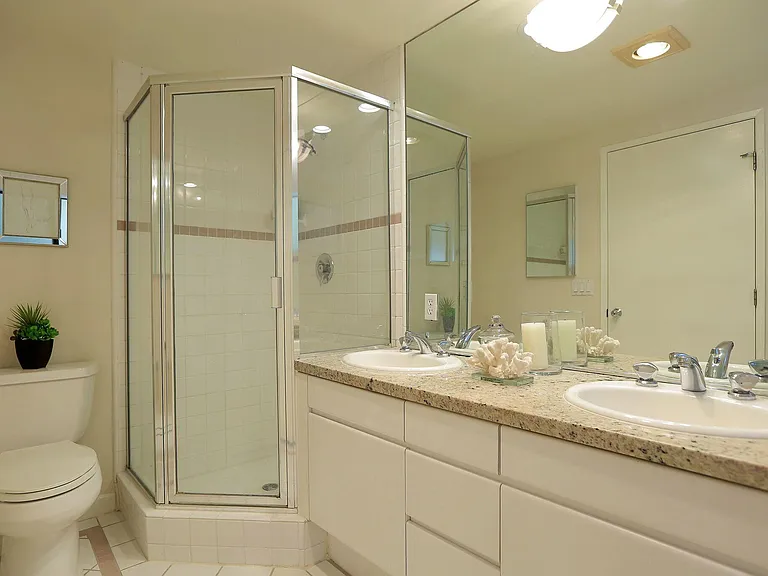 1235 Yale St #2 — Photo 23